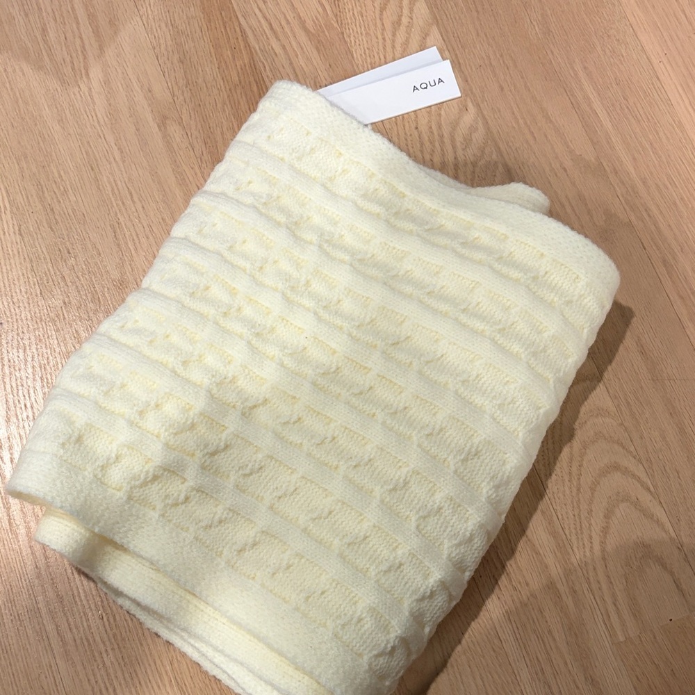 Aqua Soft Cream Cable Knit scarf